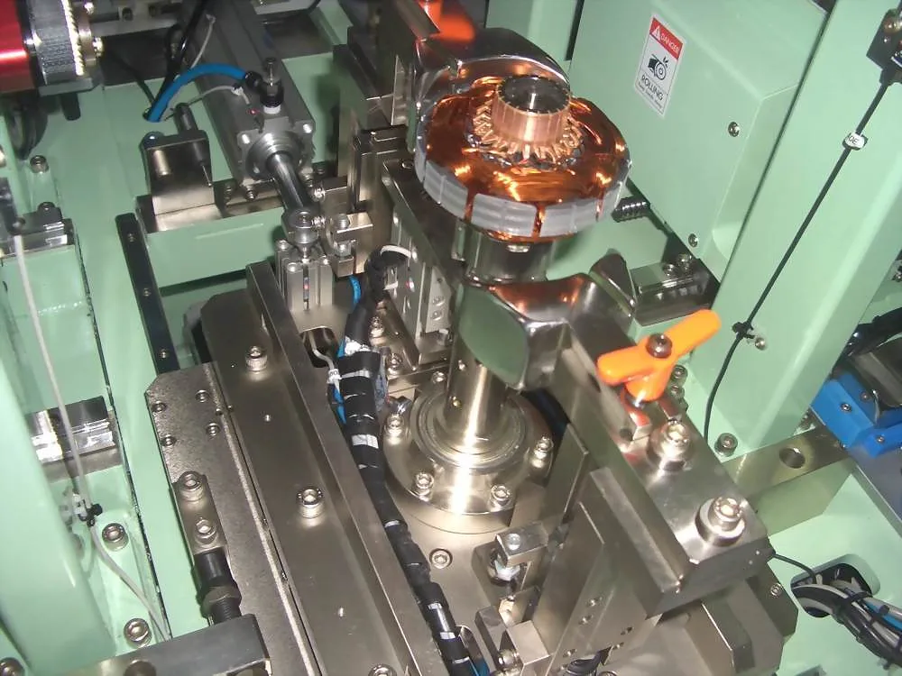 TWM955 Hook Type Armature Automatic Winding Machine (Vertical) in operation